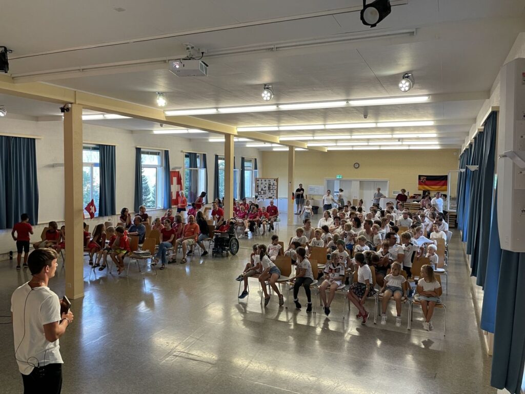 Gemeinsamer Anlass in der Aula
