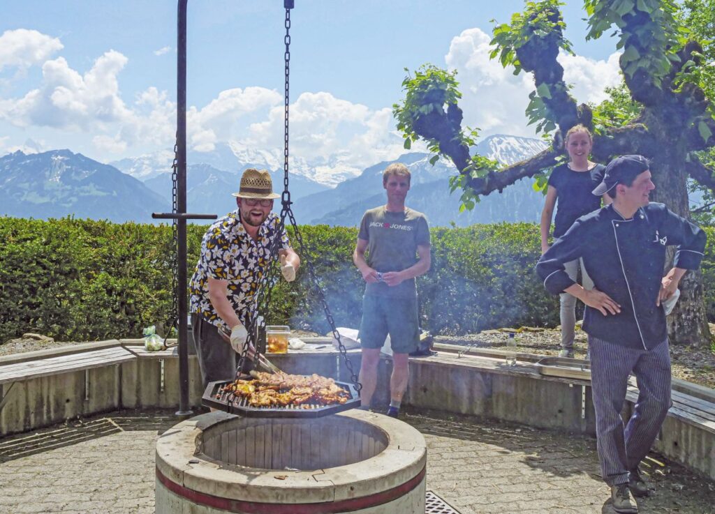 Grillstelle mit gedecktem Sitzplatz